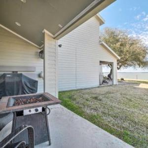 Airy Lake Livingston Townhome with Shared Pool!