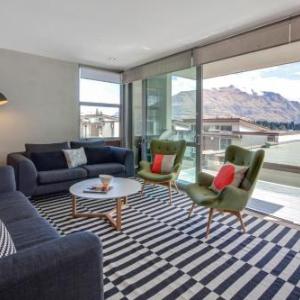 Lakeview 4BR Retreat in Central Queenstown