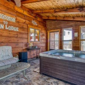 Livin' Lodge Hot Tub WIFI 560 FREE tickets each paid day Pool Table WIFI!