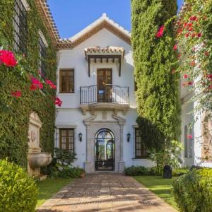 Cubo's Mountain Bayview Luxury Villa