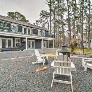 Lakehouse with Fire Pit Jet Ski Lift and Hot Tub