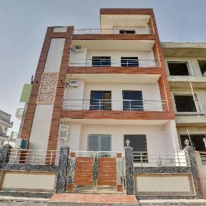 Collection O Raksha Inn Near PVR Ansal Plaza Greater Noida