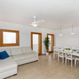 Holiday Home Blue Tossa