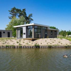 Holiday Home EuroParcs Resort Zilverstrand-11