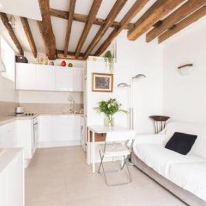 GuestReady -- Rustic and Cosy Apartment in the 10th