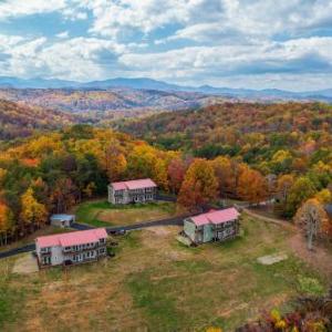 The Summit of Locust Ridge - Luxe 3-Cabin Retreat cabin