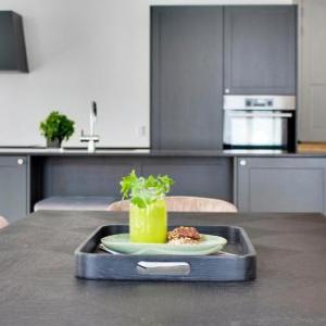 Regent 3 - Popular 3-Bdr Apt with Balcony in Centre