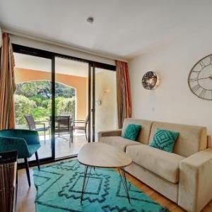 Upstays - 2 Rooms - Renovated - Pool - A C