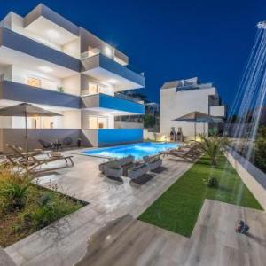 Pool Apartments Villa Meteorite