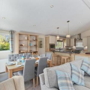 St Mary's View - Luxury Lodge Short Walk to Beach Parking
