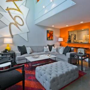 Plum Guide - Squiggle Scribble