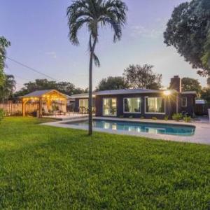 Blue Oasis A Modern 3 Bdrm Dream Getaway w/Pool