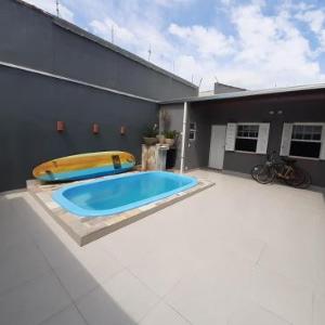Casa com piscina confortável e ótima localização