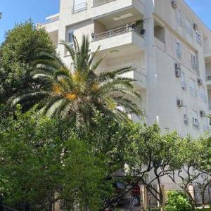Modern Studio 200m from the Beach
