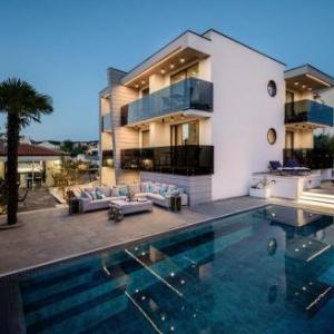 Deluxe Villa Curiera
