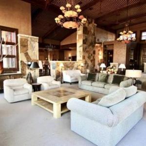 Moab World-Class Stone House with Excellent Views