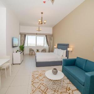 Fantastay Windsor Residence Luxury Studio Balcony