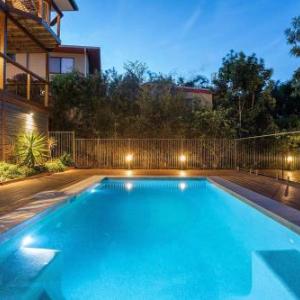 Mulivista - spacious home with ocean views & pool