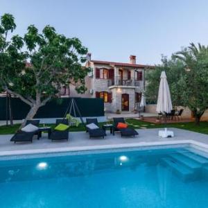 Villa Pietra for 6 people near Fažana with sea view - children playground & pet friendly