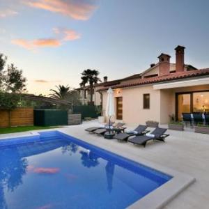 Villa Natali with private pool and kids playground near Fažana