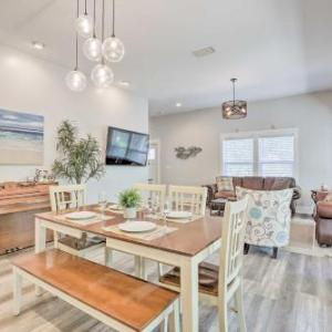 Modern and Bright Bungalow - 2 Blocks to Beach!