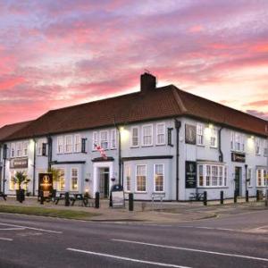 Hotels near West Cliff Theatre - Kingscliff Hotel