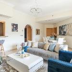 Bright & Exquisite 2BR Apartment in Palm Jumeirah Dubai