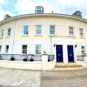 Lisburne Place - Luxury Three Bedroom Town House