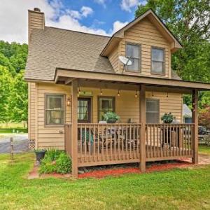 Cozy Maggie Valley Cottage with Deck and Mtn View