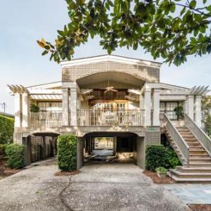 Hurricane's Haunt 4BR 3BA Canal View Beach House