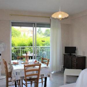 Studio Cosy avec Terrasse et Parking à 30m de la Mer Cagnes-sur-Mer - FR-1-252A-56