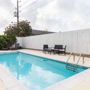 Walk to Beach Condo with Pool unit C - Island Morning Sun 3
