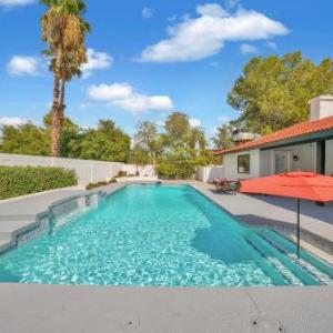 Remodeled 7 Bedroom Home with Modern Furnishings & Outdoor Pool Hot Tub! home