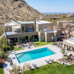 Gorgeous Panorama Mountain Views - Large Heated Outdoor Pool & Spa home