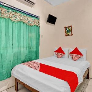 OYO Life 90523 Homestay Jenggolo