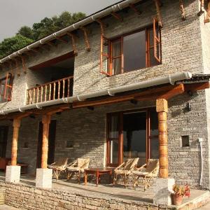 Mahakaruna- A Beautiful House with Mountain Views