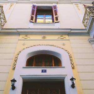 CENTRAL APARTMENTS IN PSIRI 3 bedroom Suite (3A).