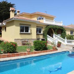 Rustic Spanish Villa Saltwater Pool