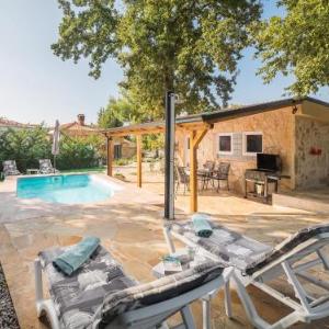 Holiday House Ana & Marina with private Pool and garden