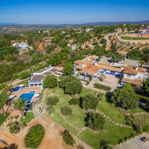 Holiday villa with stunning gardens and pool–SV/AL