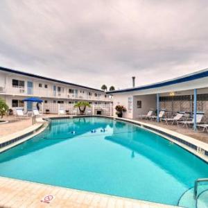 Cozy Sarasota Condo Steps to Lido Key Beach!