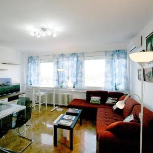 Magritte Business grade comfortable apartment.