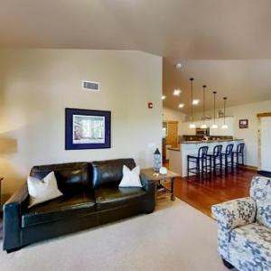 Top-Floor Bear Hollow Condo - AC Pool & Hot Tubs condo