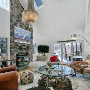 Why Not - A Gorgeous Designer Decorated West Dover Home Located Next To Mt Snow Golf Club and Ski Mountain home