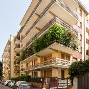 GuestHost - Piazza Oberdan Patio Apartment