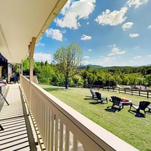 Higher Ground - Game Room - Stunning Mountain View home