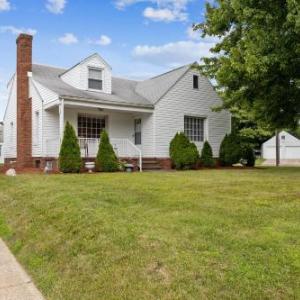 Beautiful 4 BR Home in Lovely Neighborhood - Walk to Pro Football HOF! home