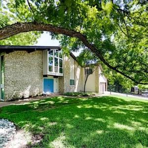 Lakefront Mid-Century Remodel - Walk to Marina home