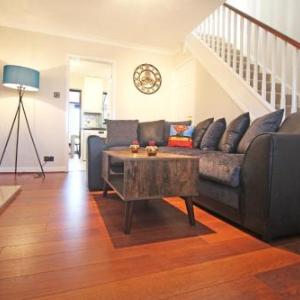 The Barwoods - Modern Spacious Home in Chester - Parking