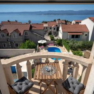 Hektorovic poolside apartments